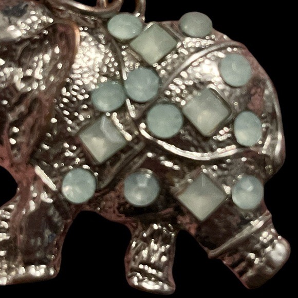 Vintage Elephant Pendant Silvertone - Picture 2 of 3